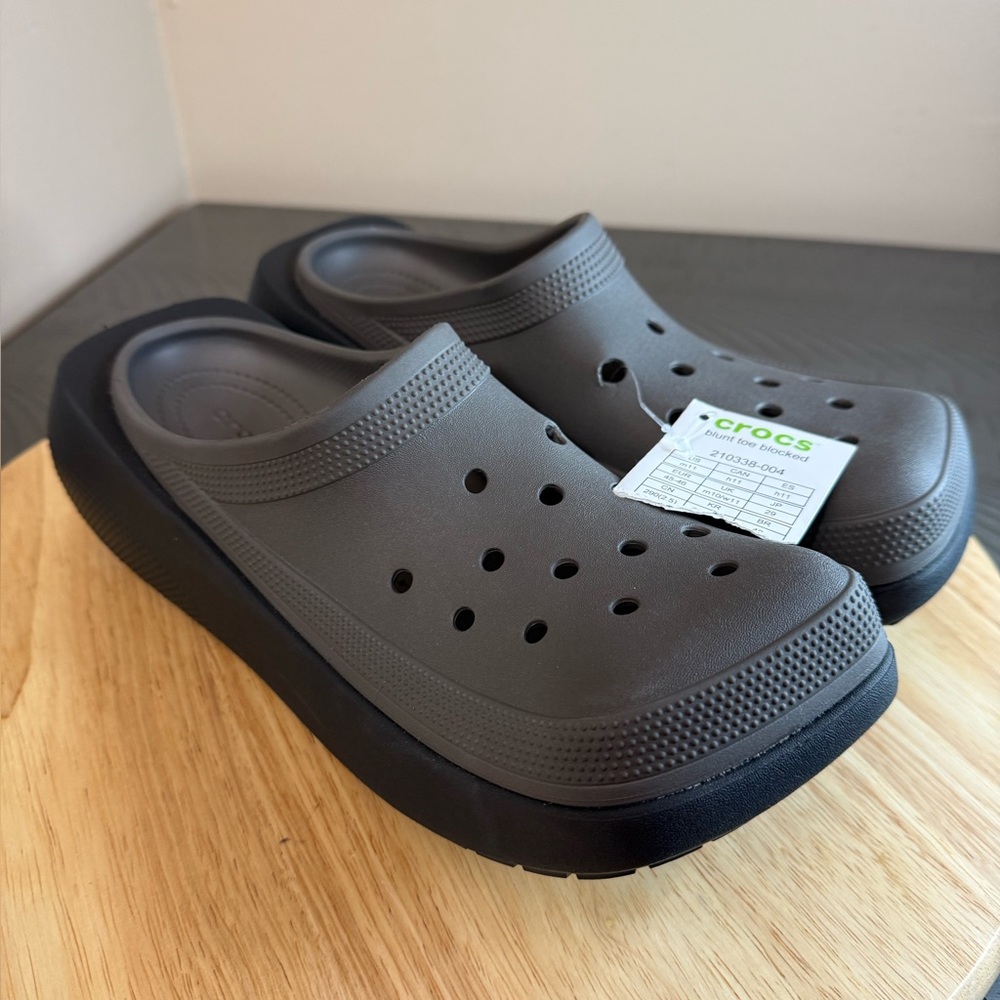 CROCS Men's Dark Gray and Black Clogs